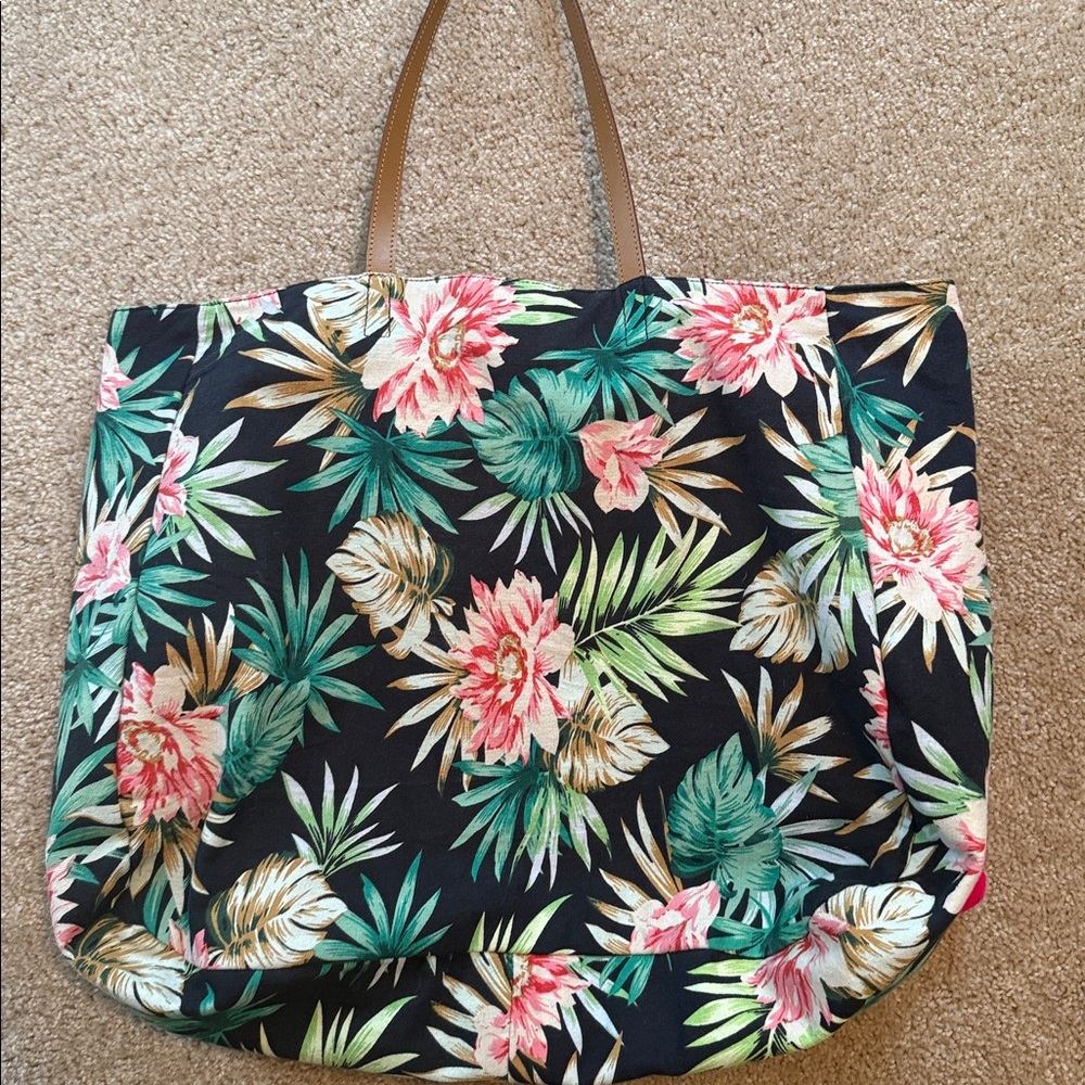 Ble resort collection designs in Greece floral Pom Pom tote beach bag blue pink - Picture 6 of 6